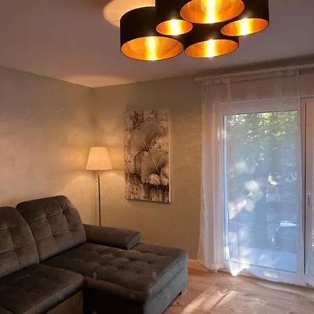 By Hd Mit Parkplatz, Wallbox, Wintergarten