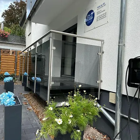 By Hd Mit Parkplatz, Wallbox, Wintergarten