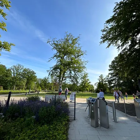 By Hd Mit Parkplatz, Wallbox, Wintergarten 4*